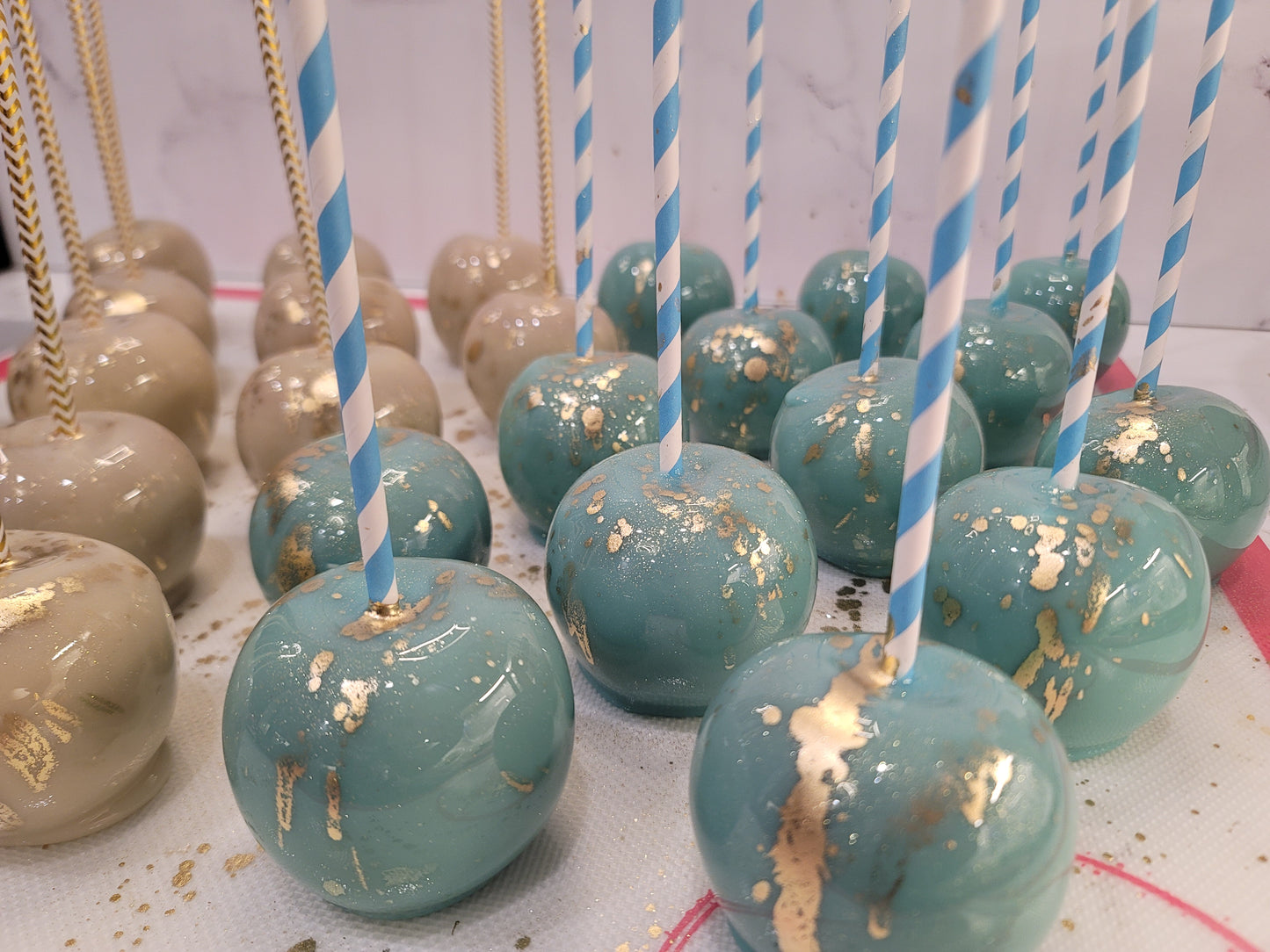 Cleaning & Dipping Candy Apple Ebook